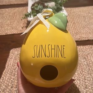💛RAE DUNN💛
New in Box!  8in Lemon Shaped Bird House